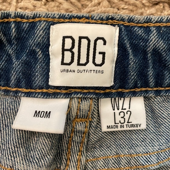 BDG IRBAN OUTFITTERS Mom High Rise Jeans Size 27 - Picture 3 of 11
